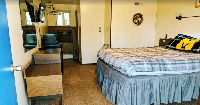 In Town Inn Motel (Northern Trails Motel) - Web Listing (newer photo)